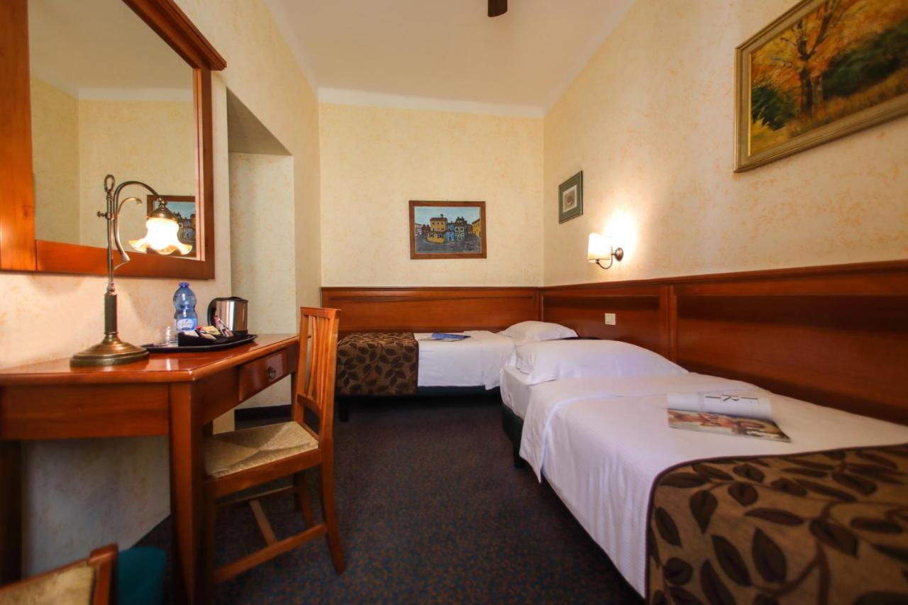 Hotel Garni Riviera Gargnano Εξωτερικό φωτογραφία