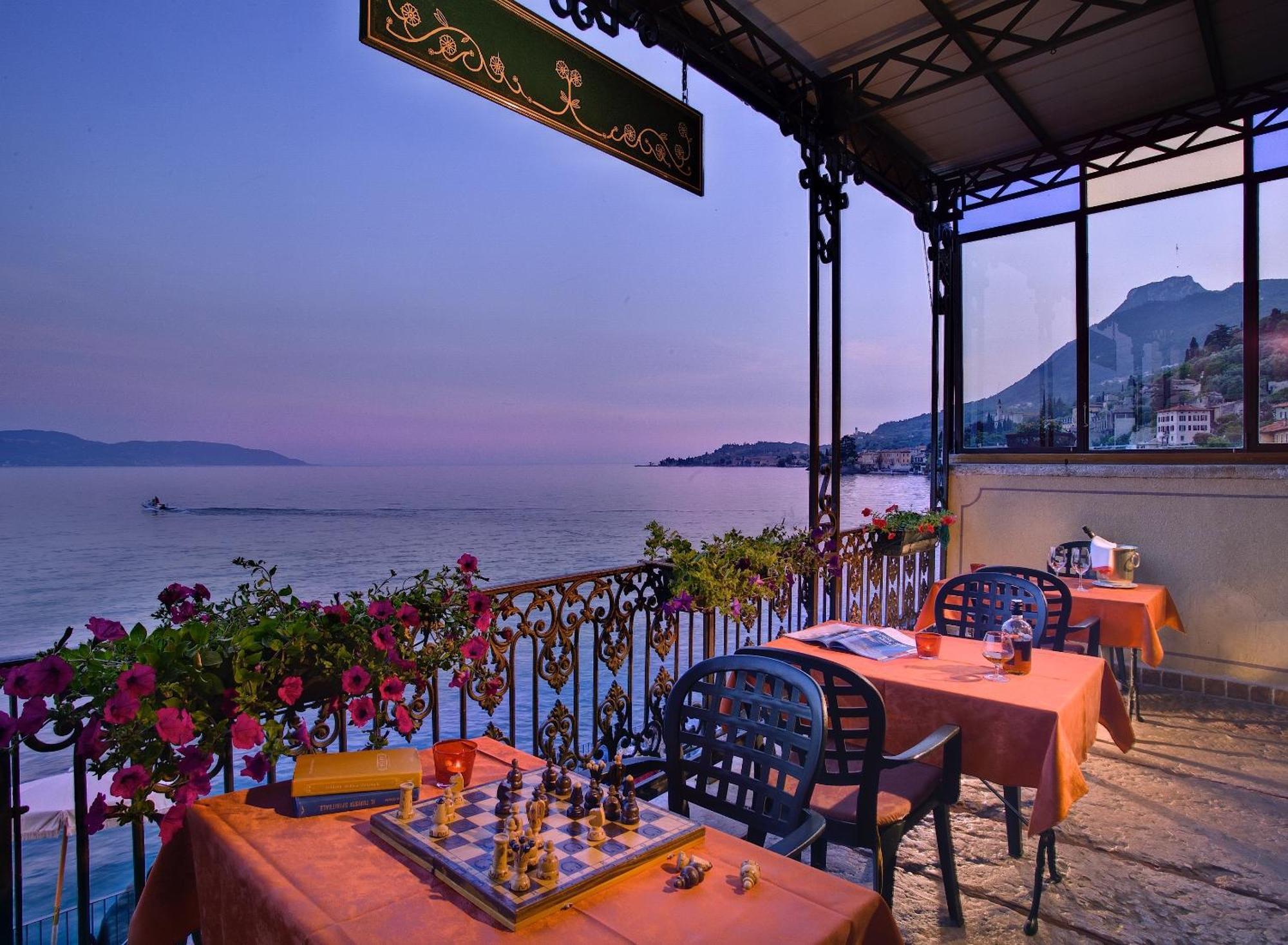 Hotel Garni Riviera Gargnano Εξωτερικό φωτογραφία